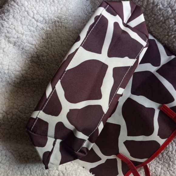 Elizabeth Arden Giraffe Print Tote - Picture 3 of 7